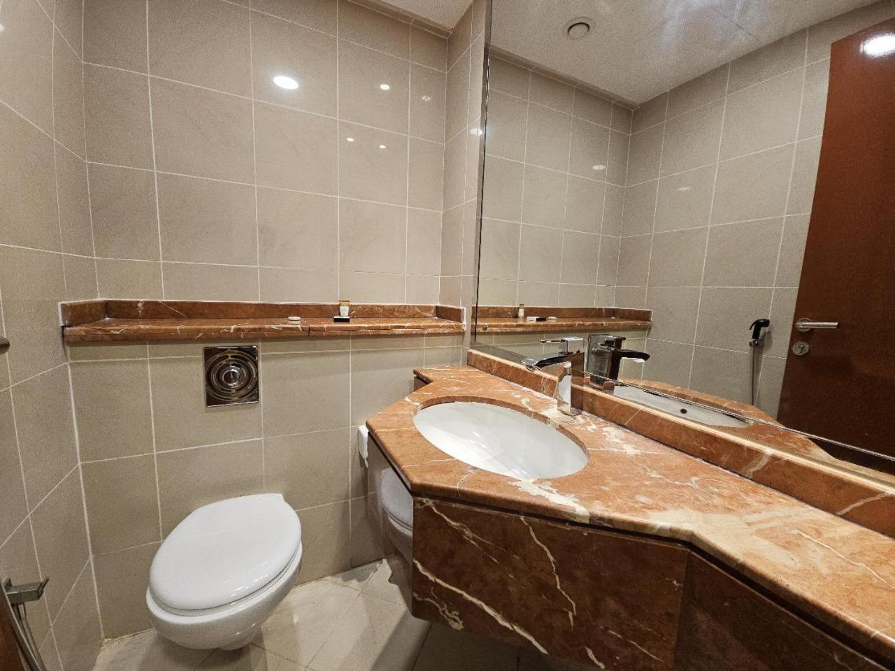 Royal Concorde Hotel & Suite Dubai Buitenkant foto