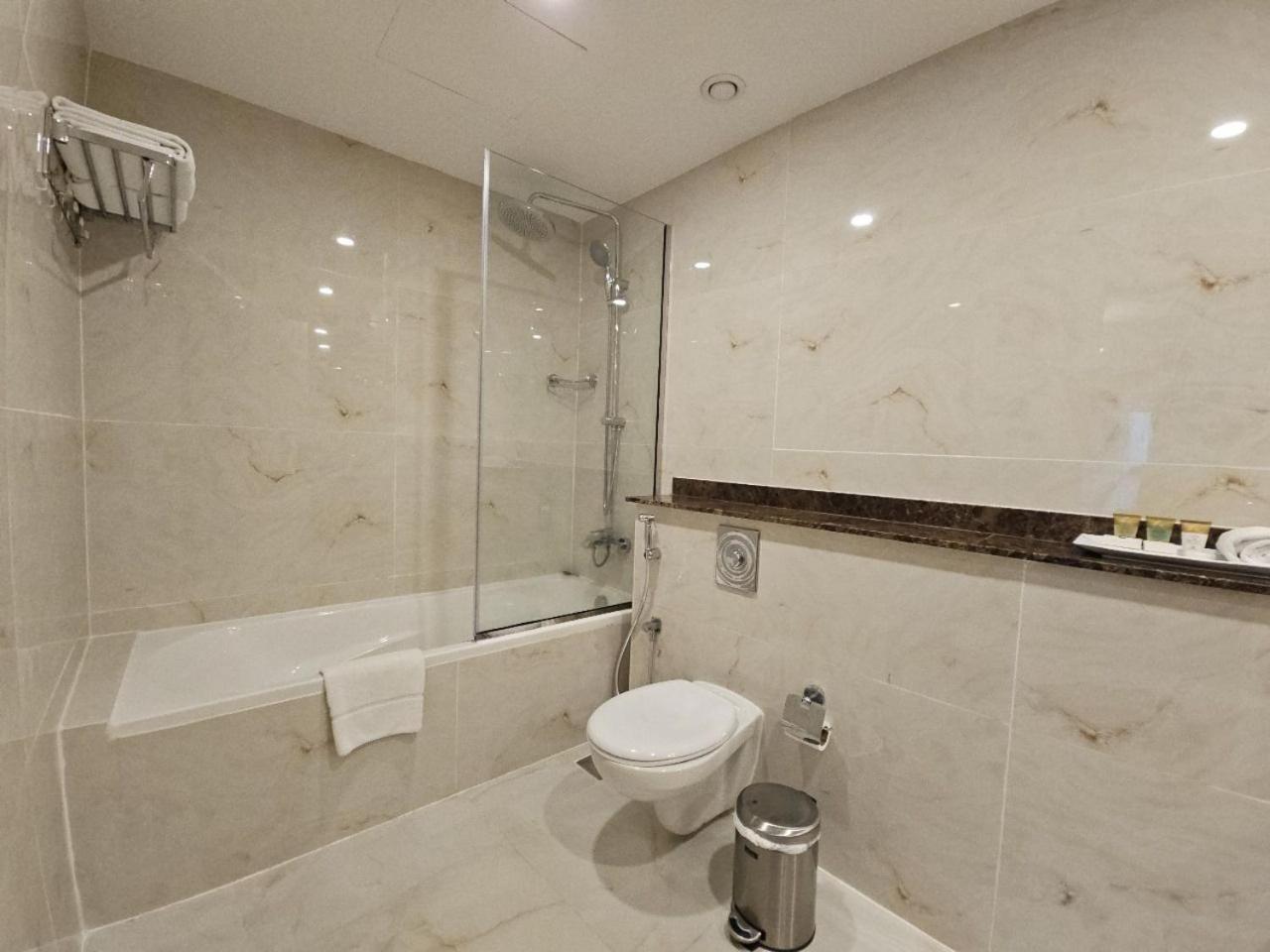Royal Concorde Hotel & Suite Dubai Buitenkant foto