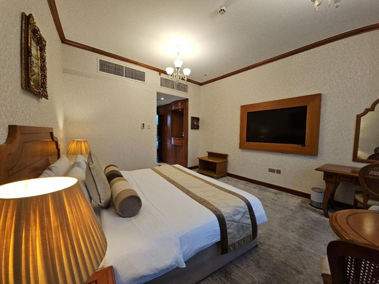 Royal Concorde Hotel & Suite Dubai Buitenkant foto