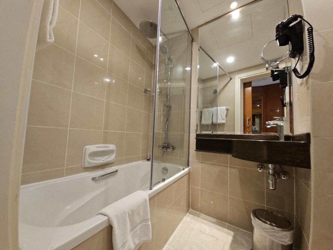 Royal Concorde Hotel & Suite Dubai Buitenkant foto