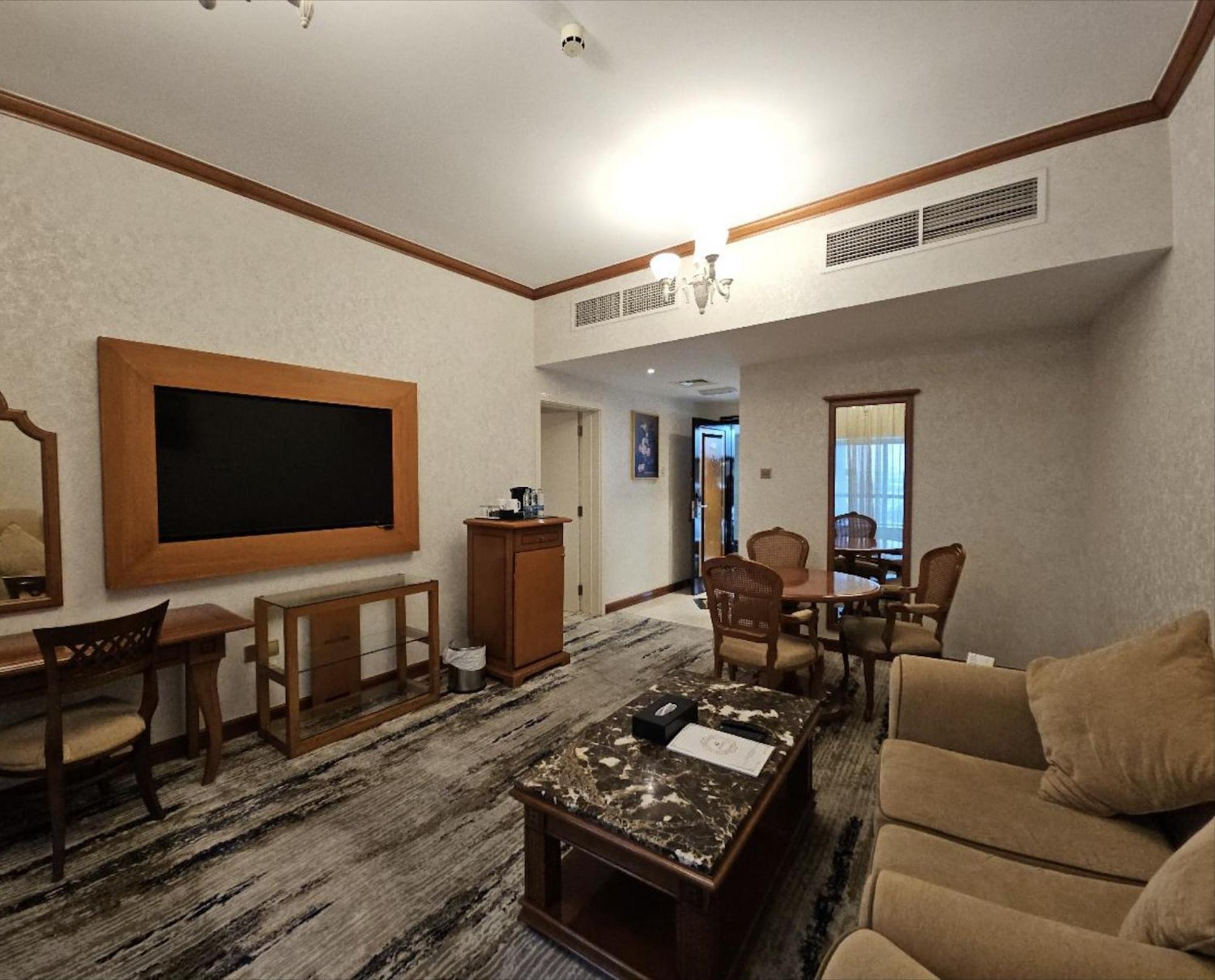 Royal Concorde Hotel & Suite Dubai Buitenkant foto
