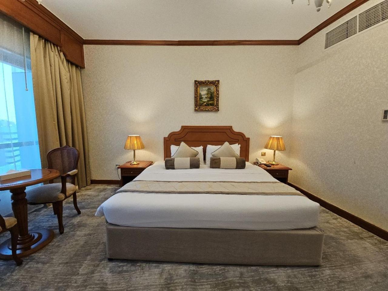 Royal Concorde Hotel & Suite Dubai Buitenkant foto