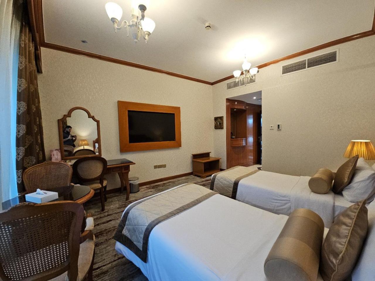 Royal Concorde Hotel & Suite Dubai Buitenkant foto